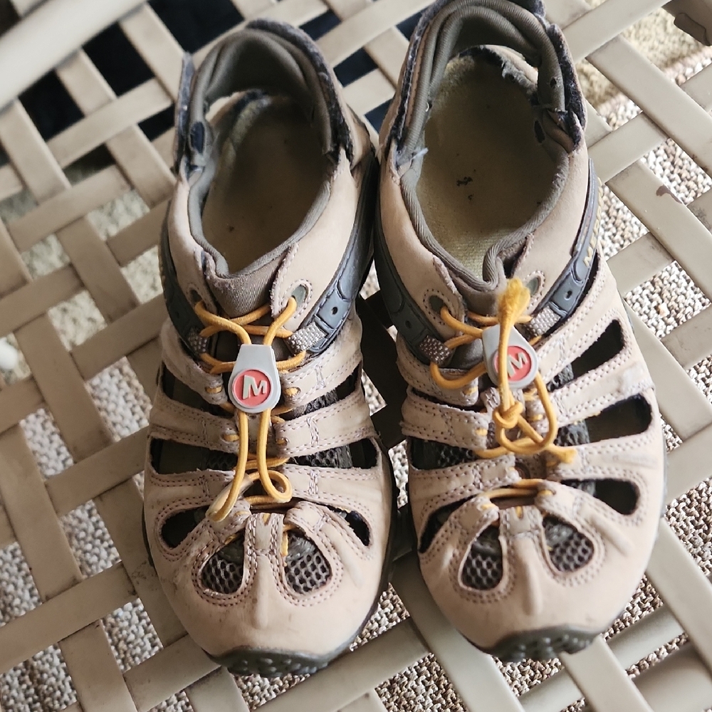 Merrells Womens Beige Sandal Size 8 M